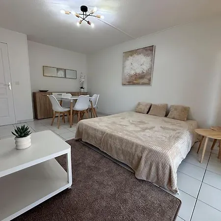 T2 Lumineux 4 Pers, Pisc,plag 2min, Park Priv,wifi アパート Saint-Raphaël