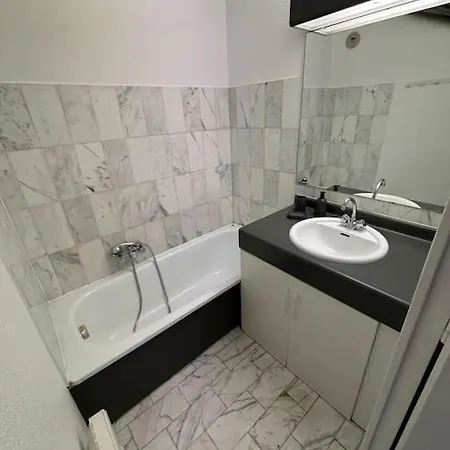 Apartment T2 Lumineux 4 Pers, Pisc,plag 2min, Park Priv,wifi