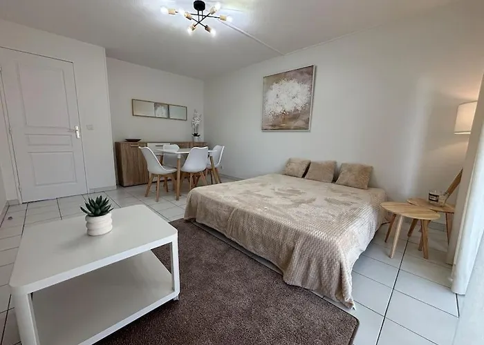 T2 Lumineux 4 Pers, Pisc,plag 2min, Park Priv,wifi דירה Saint-Raphaël